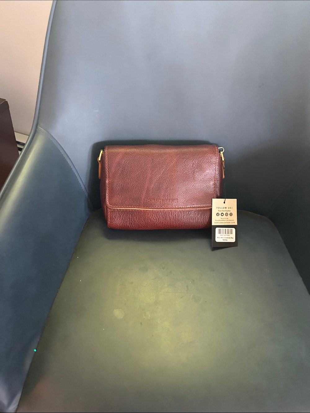 Portland Leather Messenger Bag in Burgundy Brown - Picture 5 of 7